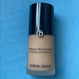 Armani Luminous Silk Foundation